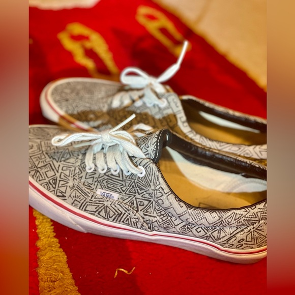 Vans Size 10, comes in Vans box. - Picture 2 of 10